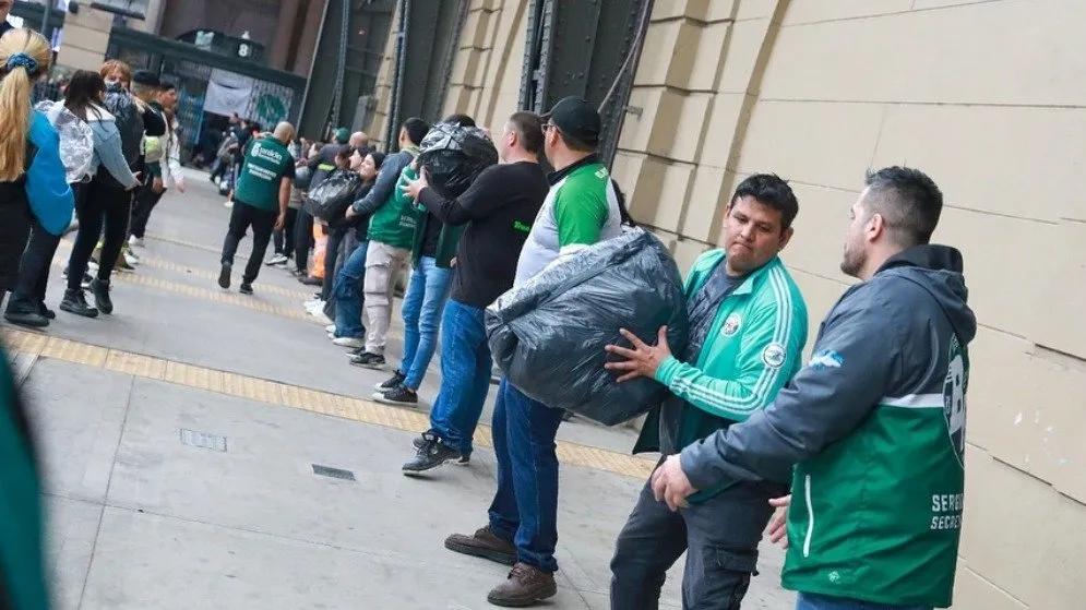 Con apoyo de Unión Ferroviaria, el Tren Solidario llegó a Campana y parte rumbo a Zárate